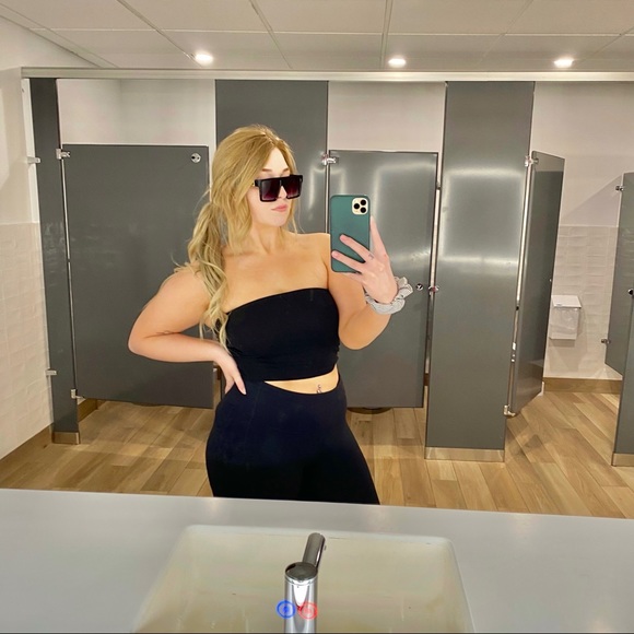 Meet your Posher, Tay ♡ - Picture 3 of 4